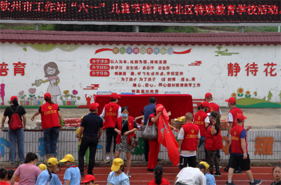 庆·六一“微爱童行 呵护特殊儿童成长”——公益在线钦州市工作站